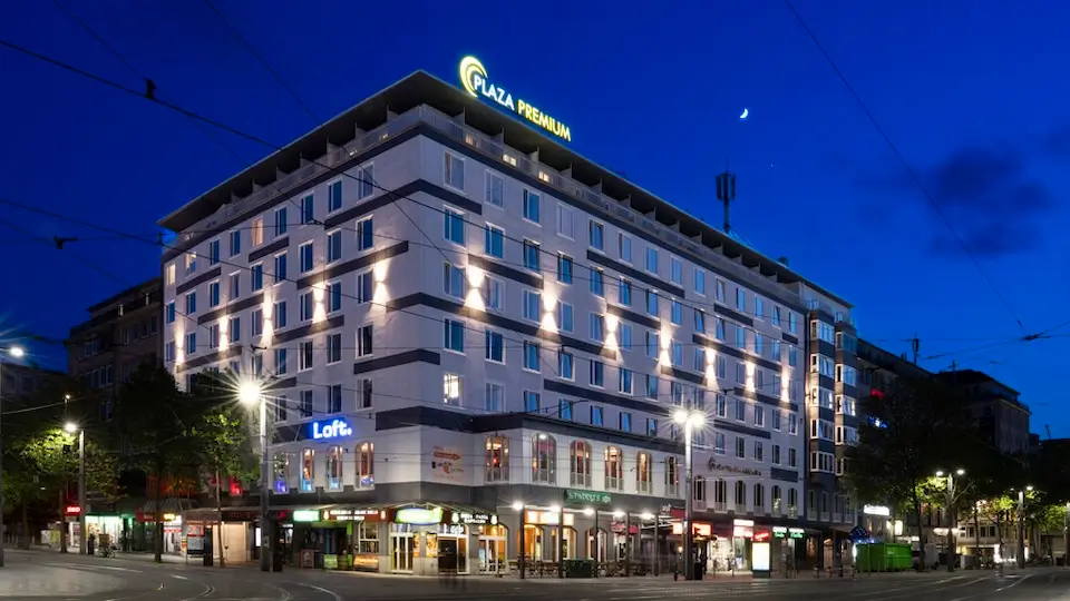 Plaza hotel group Bremen location at night