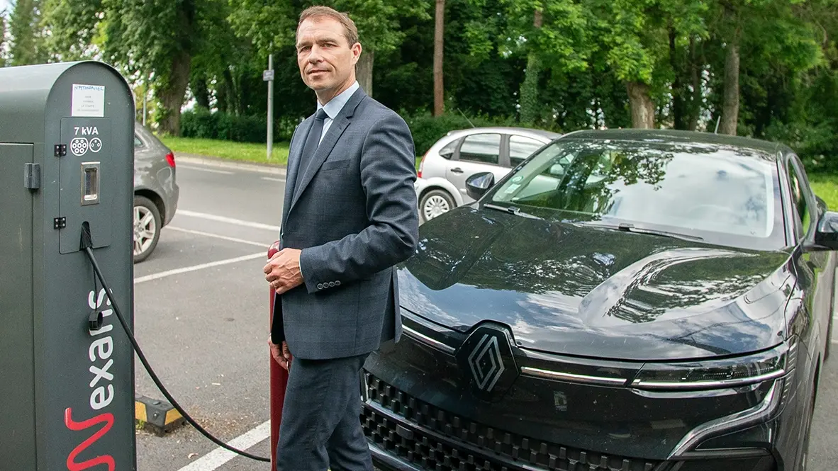 mayor of villers semeuse in front of black car charging