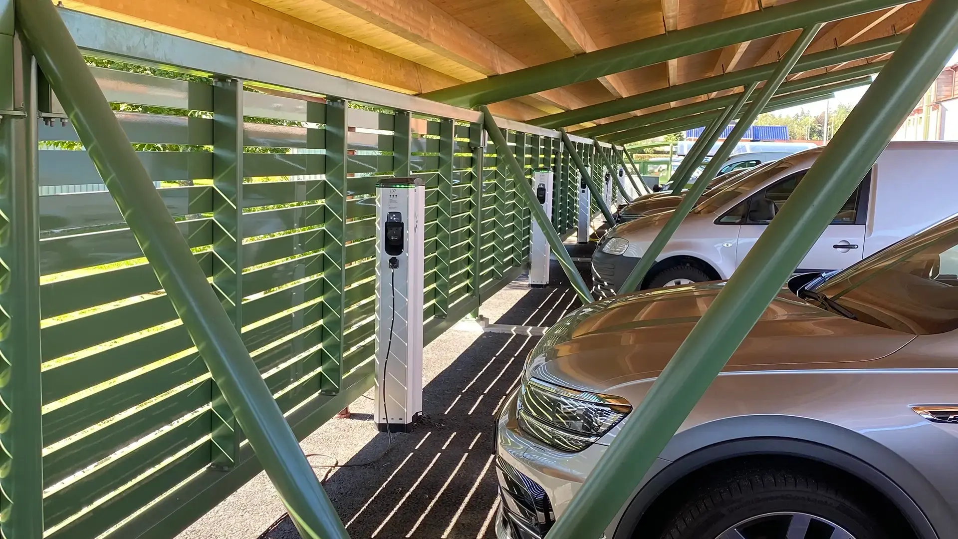 weland-cars-charging-under-roof