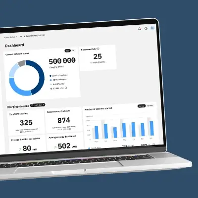 Virta Hub dashboard på Macbook mot blå bakgrund